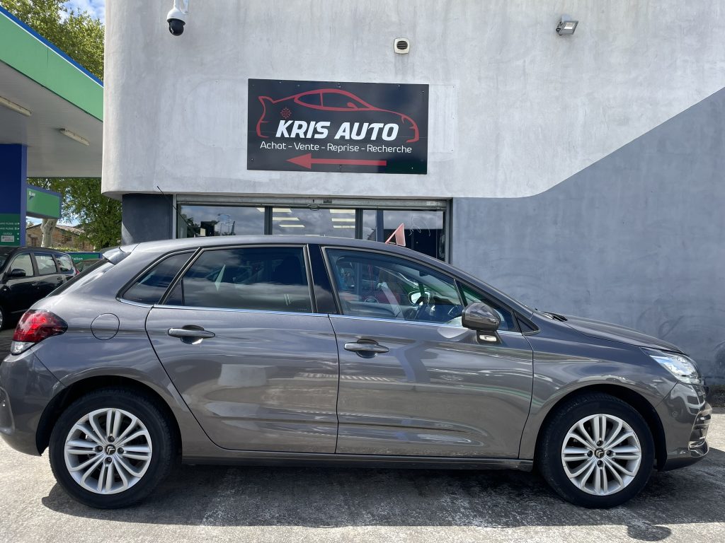 Véhicule de location 12