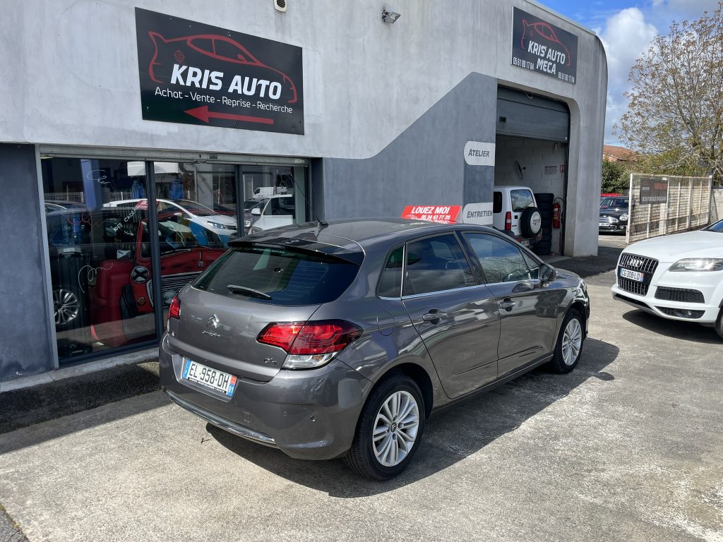 Véhicule de location 13